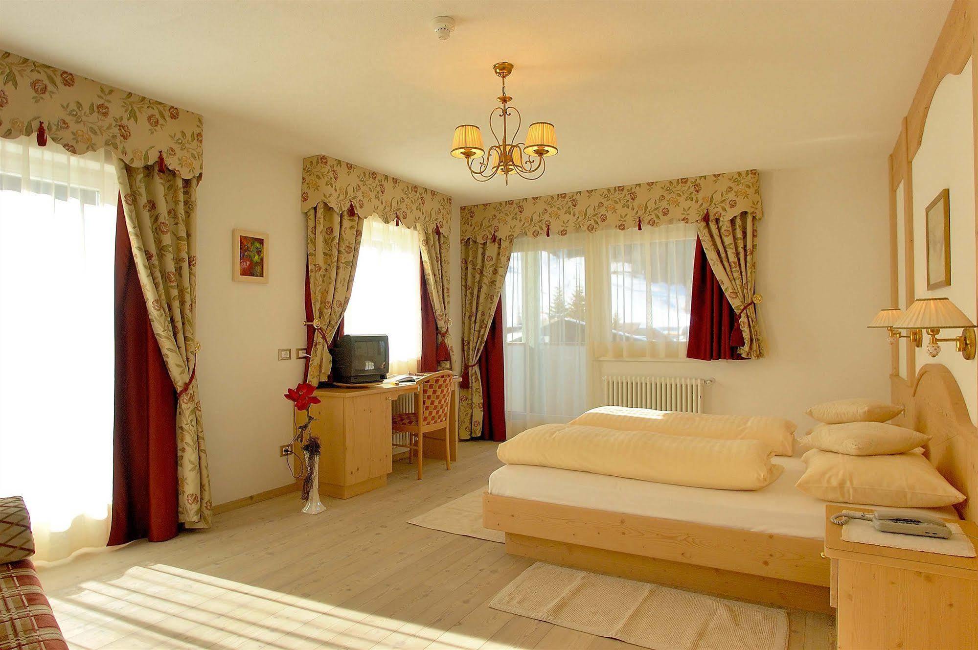 Hotel Teresa San Vigilio Di Marebbe Esterno foto